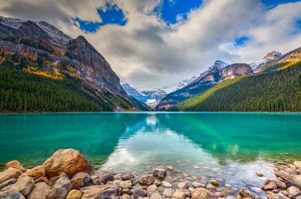 Kanada - Lake Louise im Banff-Nationalpark; Foto: BGSmith/Shutterstock.com